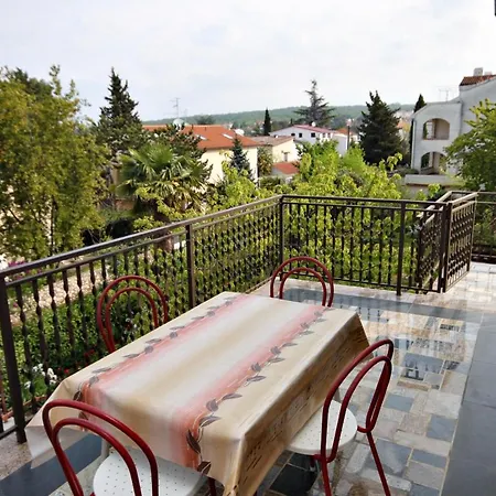 Apartment With A Parking Space Malinska