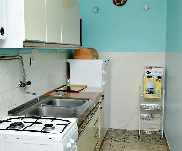 With A Parking Space מאלינסקה